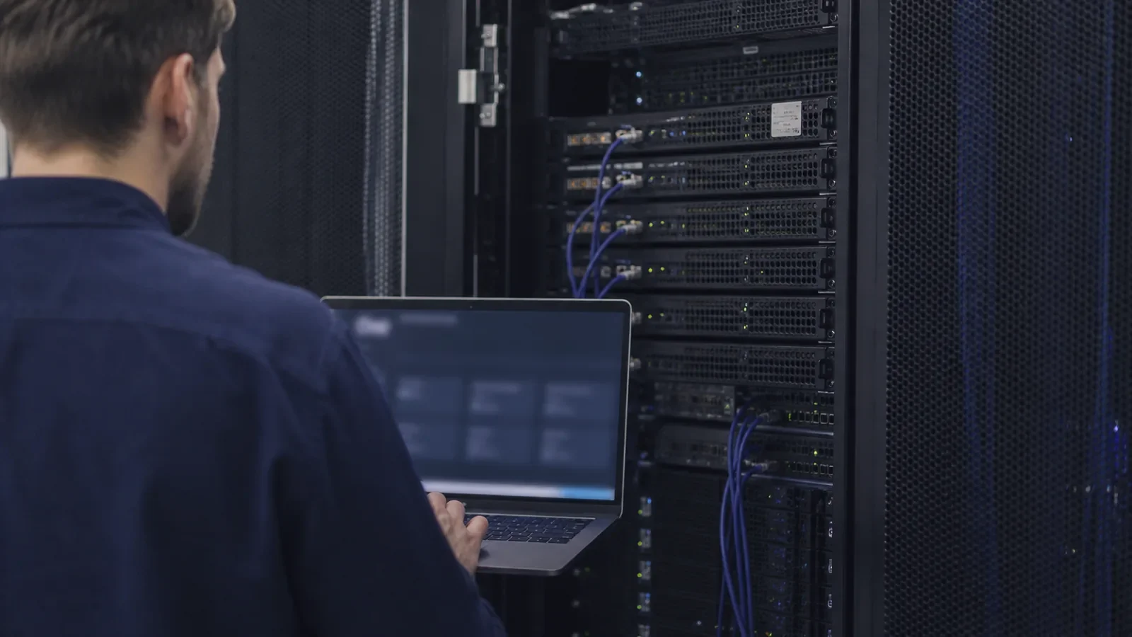 découvrez le paas (platform as a service), un modèle cloud qui simplifie le développement et le déploiement d'applications. apprenez ses avantages, comment il fonctionne et pourquoi il est essentiel pour les entreprises modernes. plongez dans notre définition complète pour comprendre cette technologie innovante.