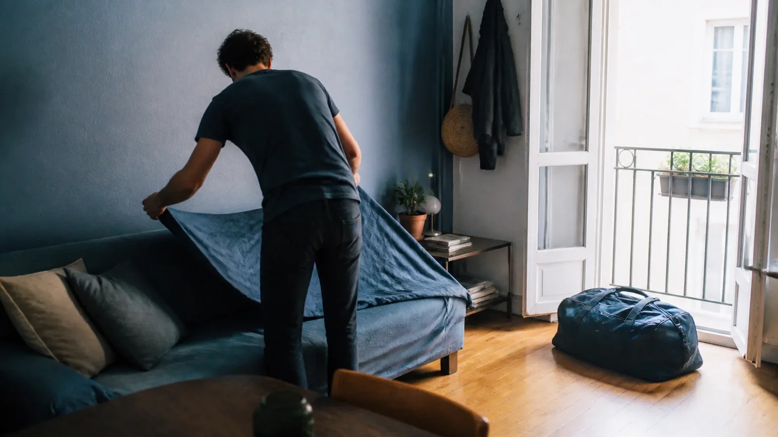 découvrez le couchsurfing, une pratique de voyage collaborative qui permet de séjourner chez l'habitant gratuitement. apprenez-en plus sur sa définition, ses avantages et comment y participer pour enrichir vos expériences de voyage.