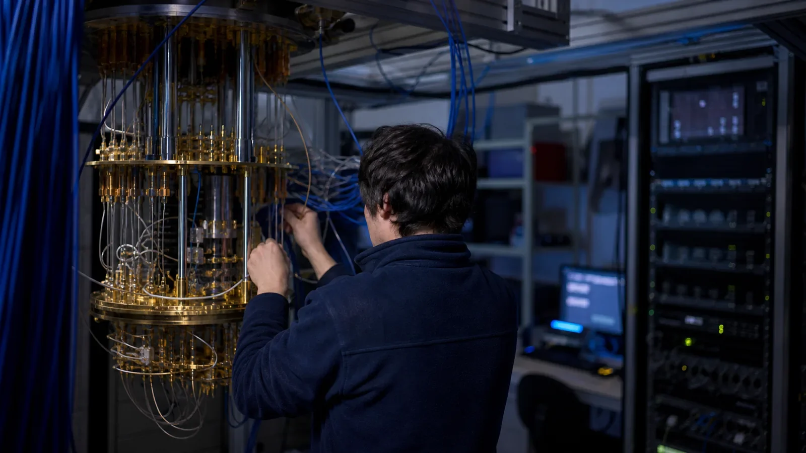découvrez le quantum computing : une technologie révolutionnaire qui exploite les principes de la mécanique quantique pour traiter l'information d'une manière radicalement différente. plongez dans notre définition et comprenez comment le quantum computing pourrait transformer l'avenir de l'informatique.