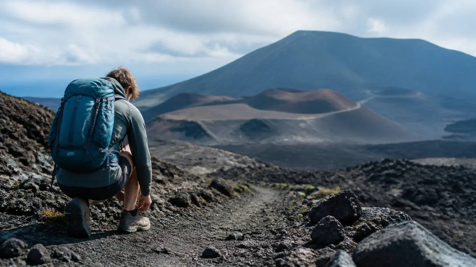 découvrez le tourisme volcanique : une expérience unique qui combine aventure et découverte scientifique. apprenez-en plus sur les destinations volcaniques, leurs écosystèmes fascinants et les activités passionnantes à vivre. plongez dans l'univers des volcans et explorez leur impact culturel et environnemental.